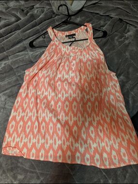 Coral Patterned Top With 3 Button Detail